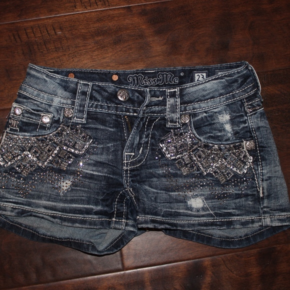 Miss Me: Denim Shorts - Picture 2 of 3